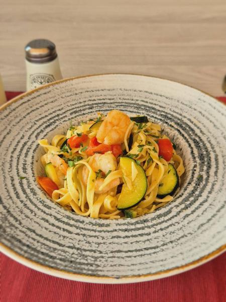 Tagliatelle cu Creveti si Zuchinni